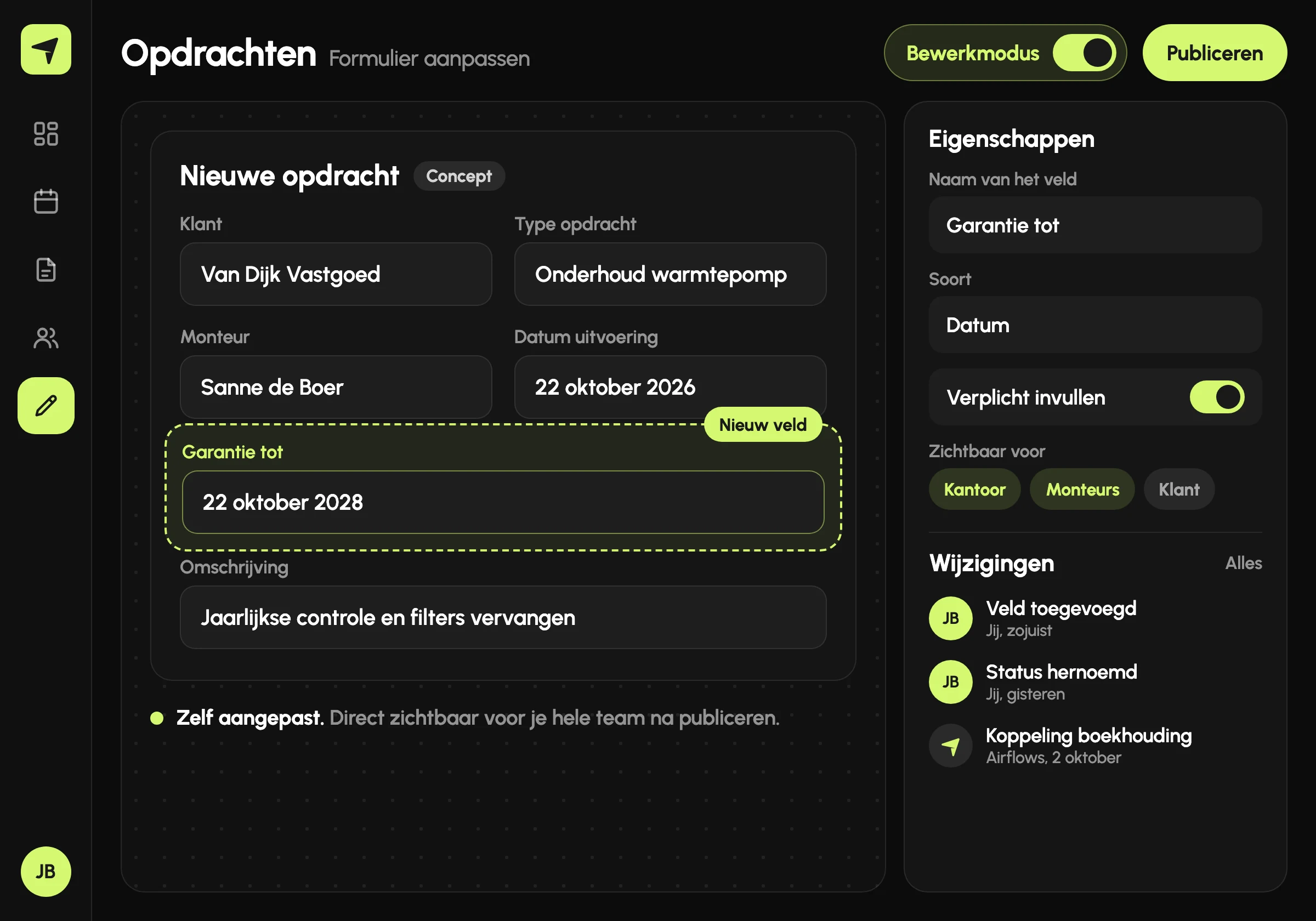 Concept van een bedrijfsportaal in bewerkmodus waarin een klant zelf een veld aan een formulier toevoegt
